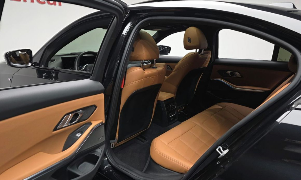 BMW 3-Series 320i M Sport, 2025