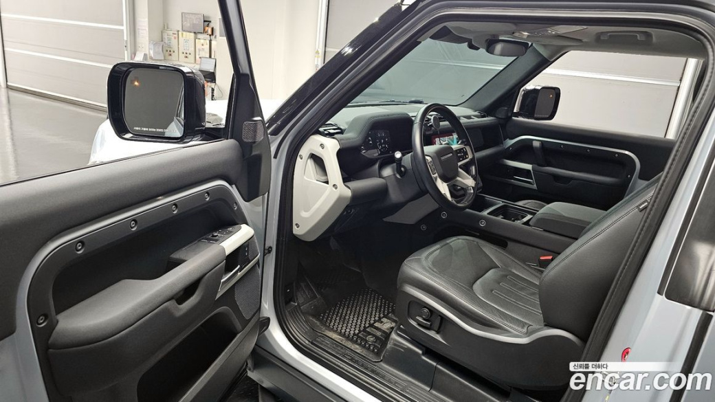 Land Rover Defender 90 D250 SE, 2022