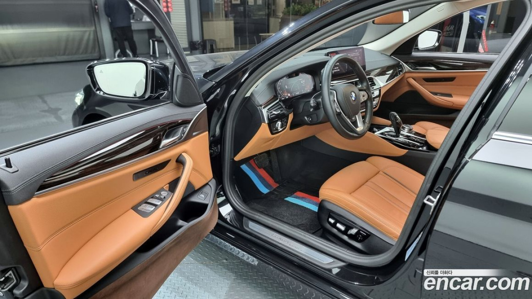 BMW 5-Series 520i Luxury, 2023