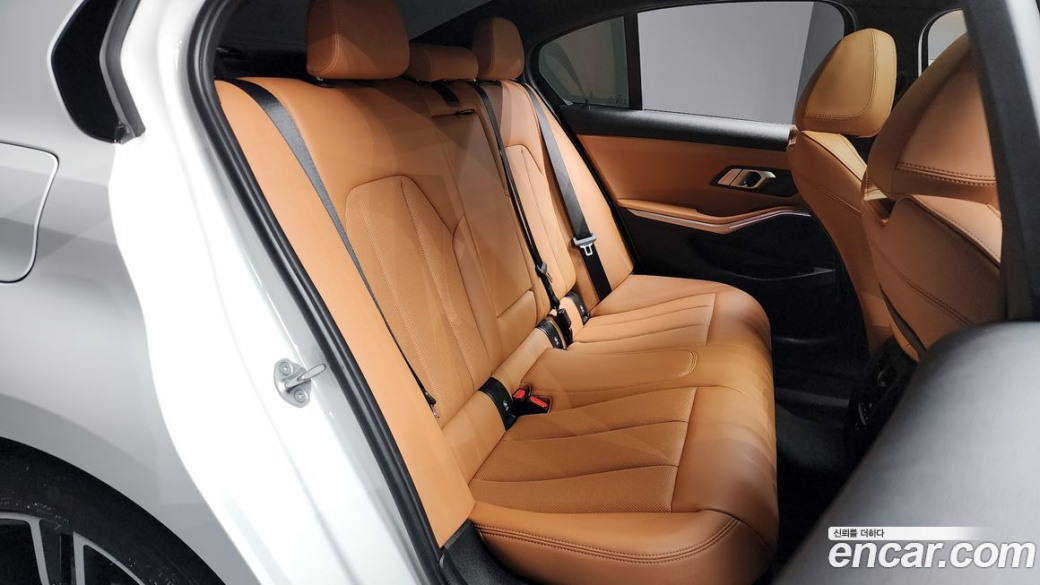 BMW 3-Series 320i M Sport, 2023