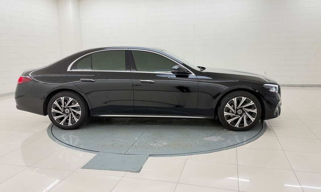 Mercedes-Benz E-Class E300 4MATIC Exclusive, 2024
