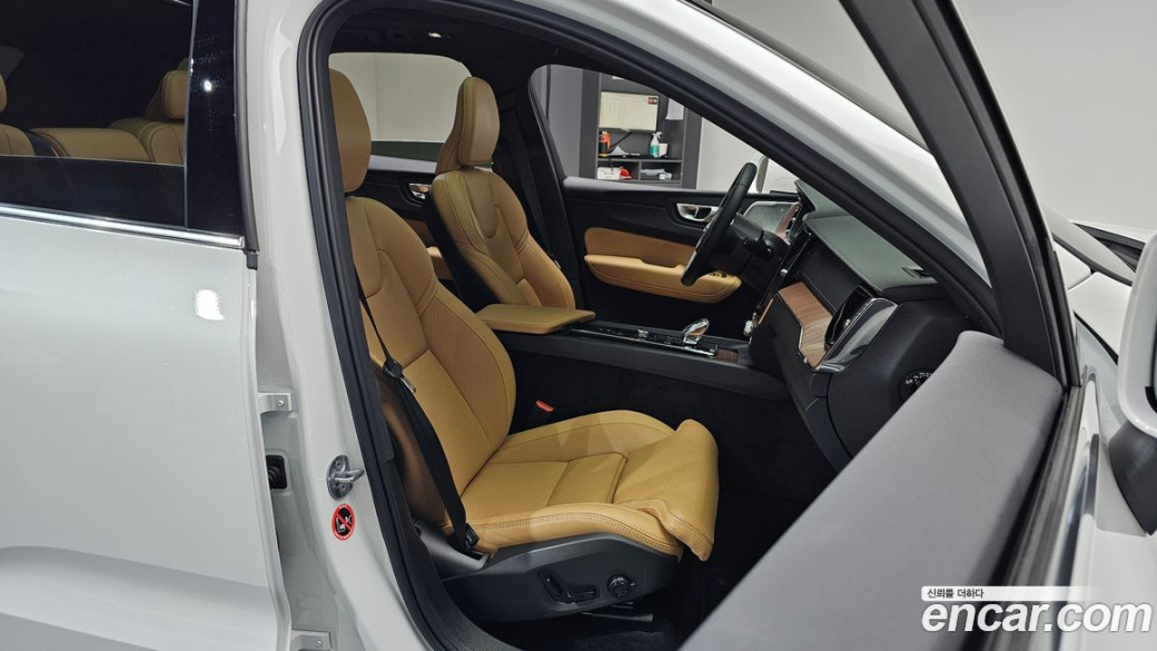 Volvo XC60 B5 Ultimate Bright, 2024