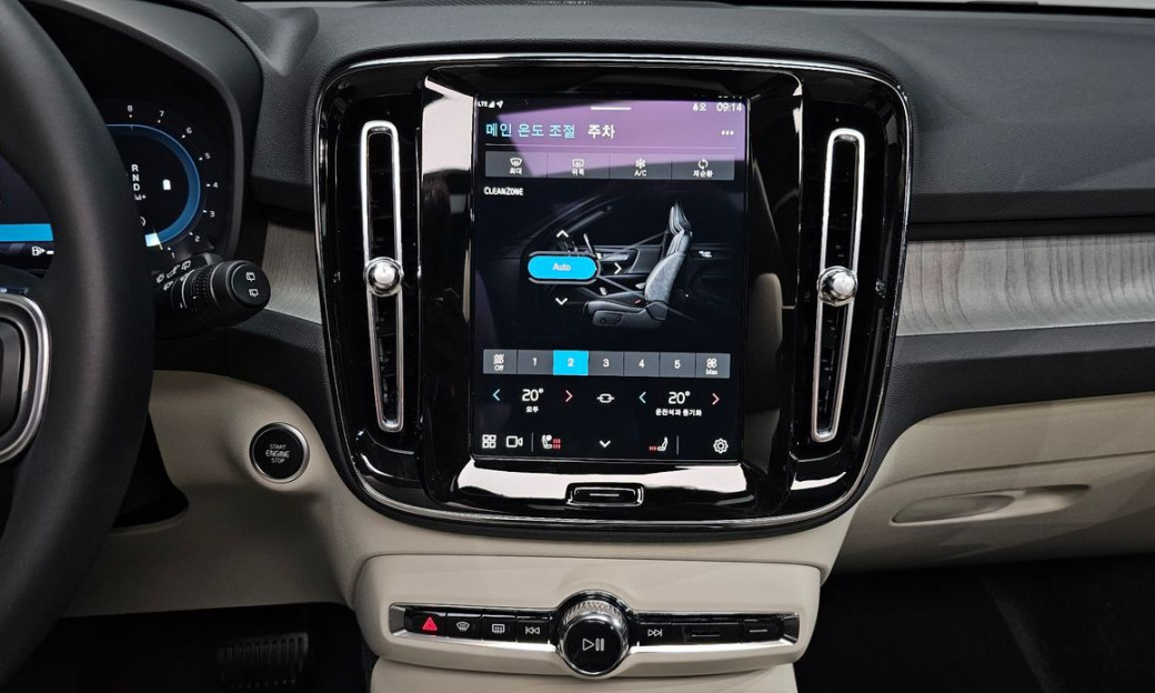 Volvo XC40 B4 Ultra Bright, 2025