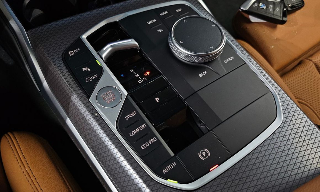BMW 3-Series 320i M Sport, 2025