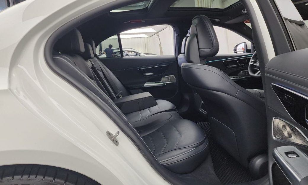 Mercedes-Benz E-Class E300 4MATIC AMG Line, 2024