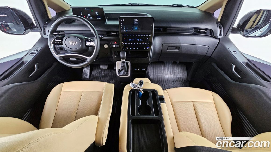 Hyundai Staria 4WD Tourer 9-Seater, 2023