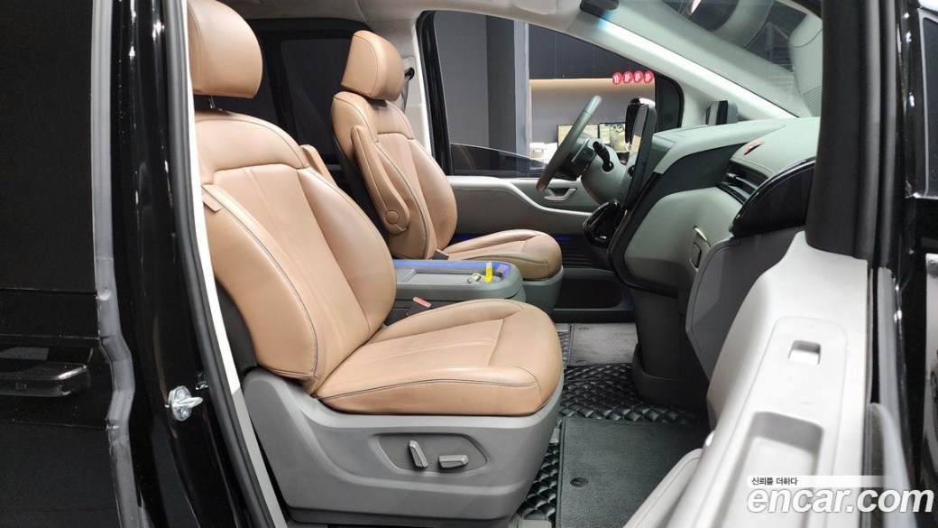 Hyundai Staria 4WD Lounge 9-Seater, 2023
