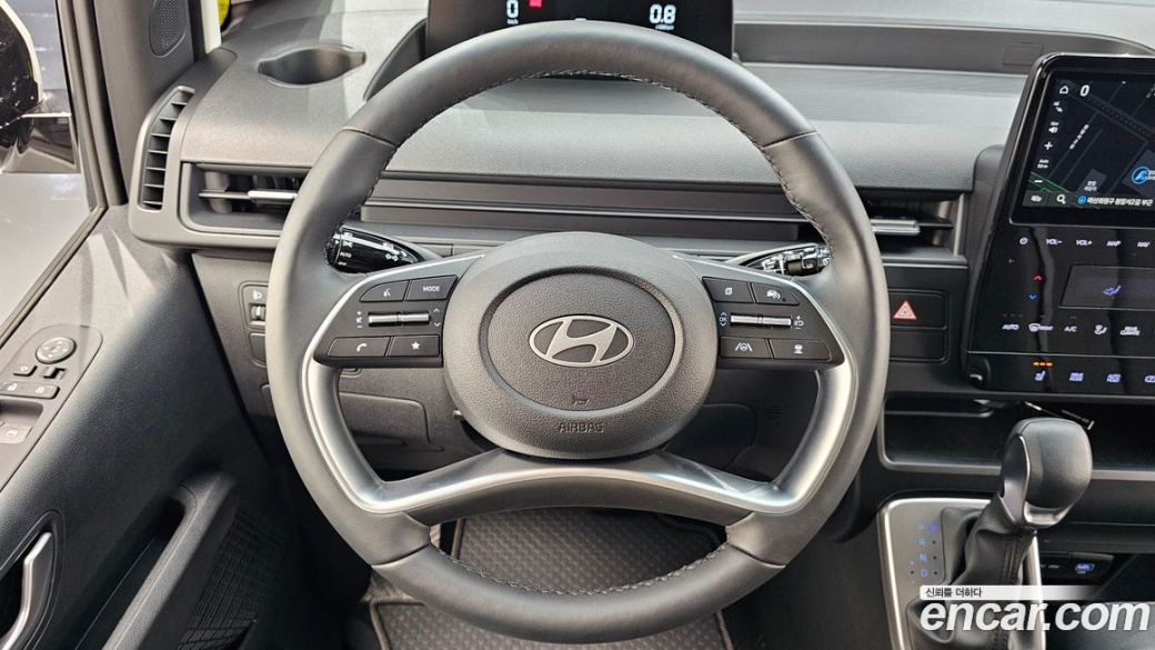Hyundai Staria Tourer 11-Seater, 2025