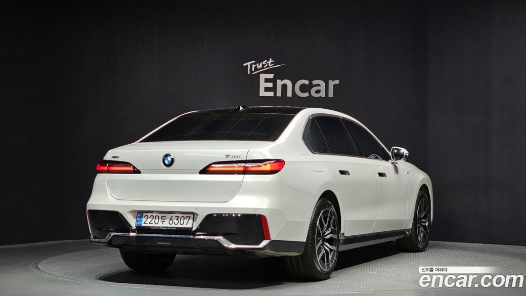 BMW 7-Series 740i xDrive M Sport, 2025