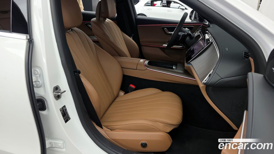 Mercedes-Benz E-Class E300 4MATIC Exclusive, 2026
