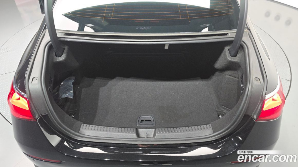 Mercedes-Benz E-Class E200 Avantgarde, 2024