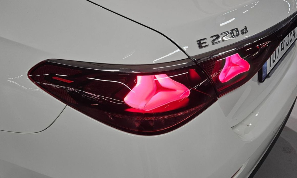 Mercedes-Benz E-Class E220d 4MATIC Exclusive, 2025