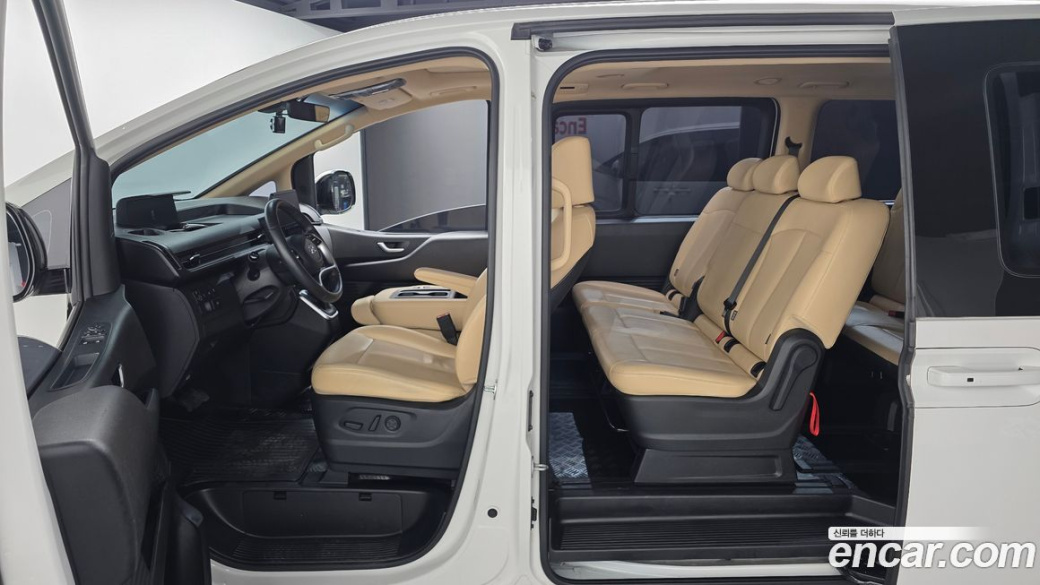 Hyundai Staria Tourer 9-Seater, 2023
