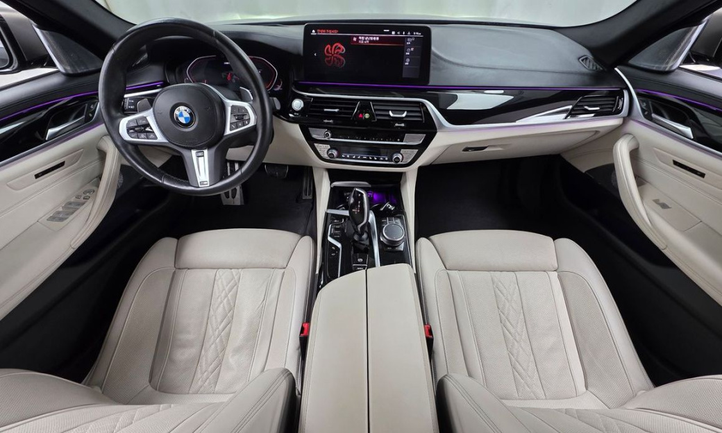 BMW 5-Series M550i xDrive, 2022