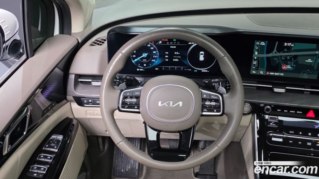Kia Carnival 7-Seater Signature, 2023