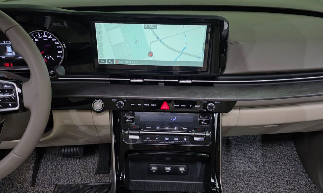 Kia Carnival 7-Seater Noblesse, 2023