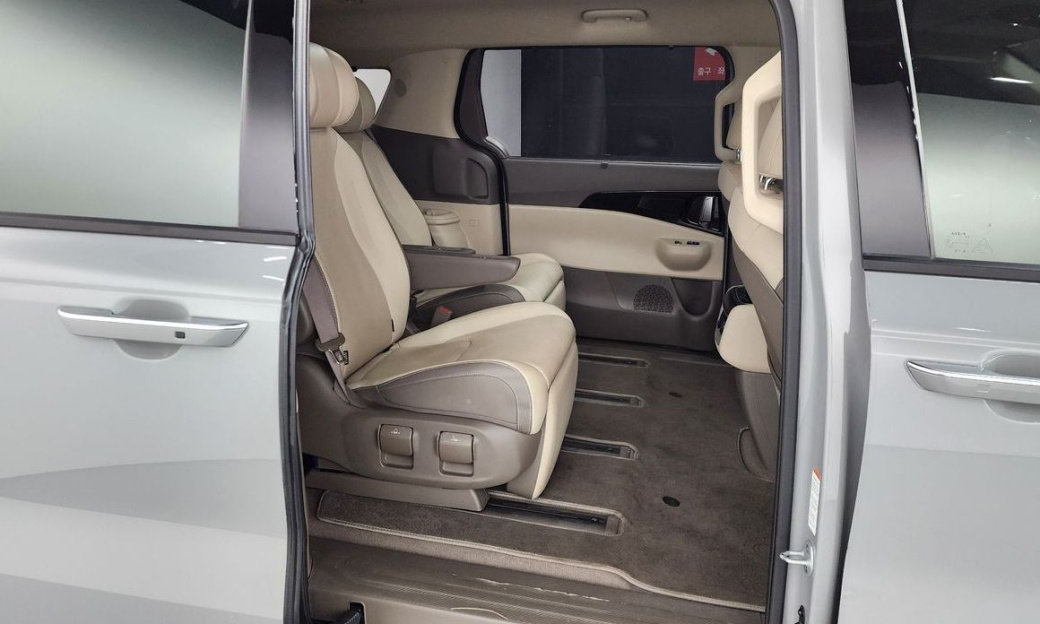 Kia Carnival 7-Seater Gravity, 2024