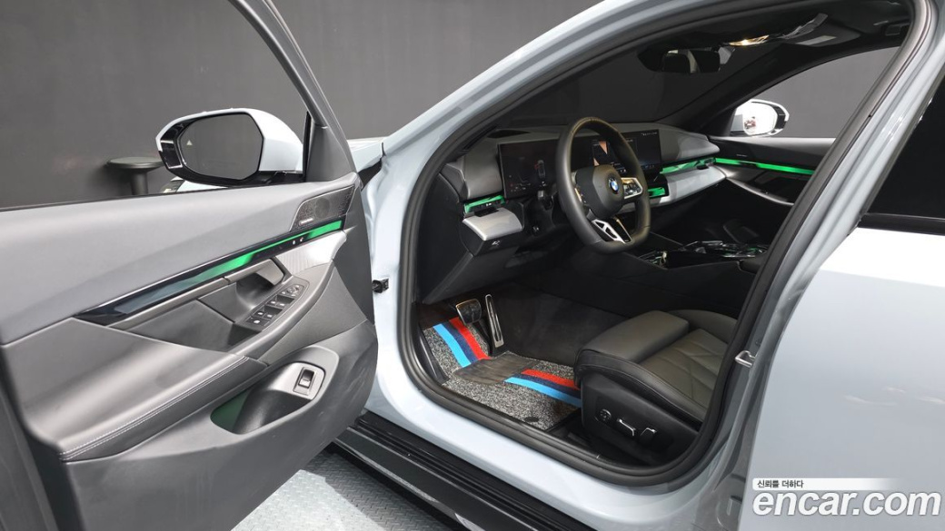 BMW 5-Series 520i M Sport, 2025
