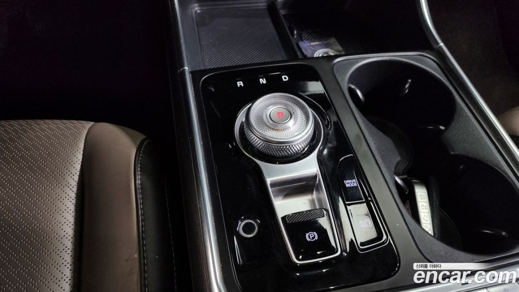 Kia Carnival 9-Seater Signature, 2024