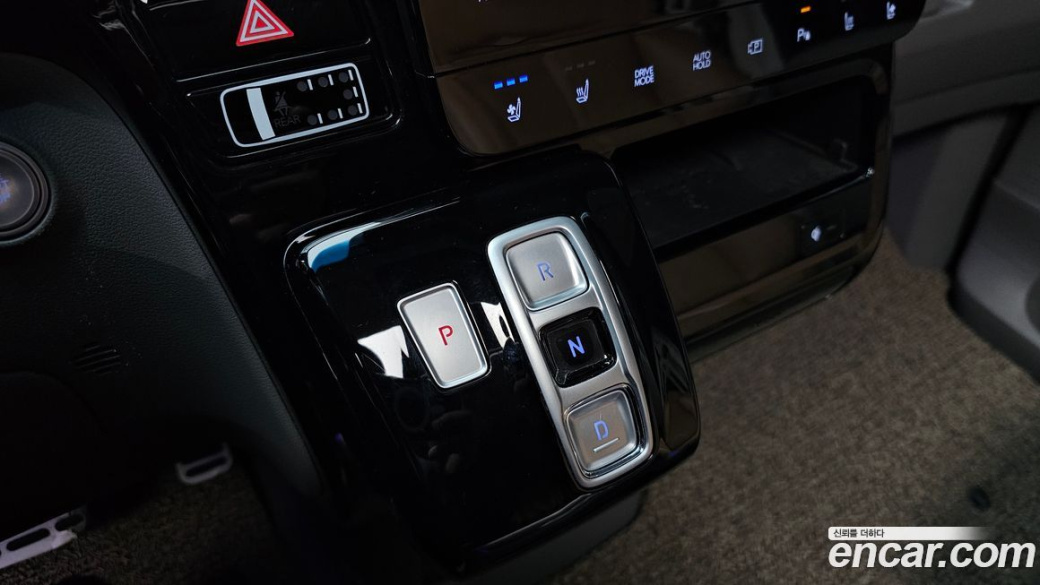 Hyundai Staria Lounge 9-Seater, 2023