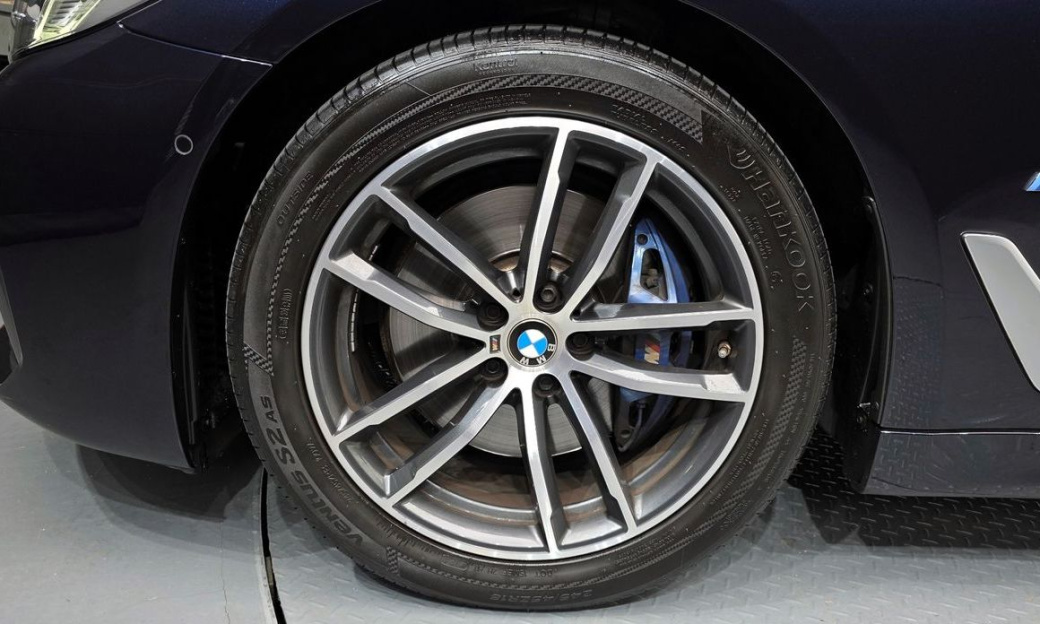 BMW 5-Series 520i M Sport, 2022