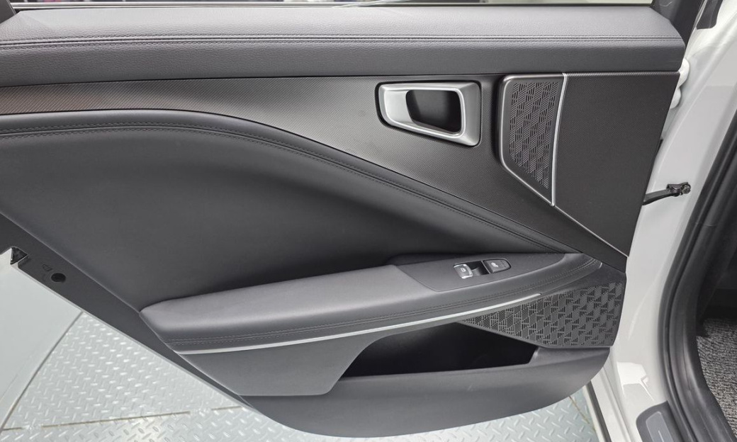 Kia K8 2.5 Gasoline 2WD, 2025