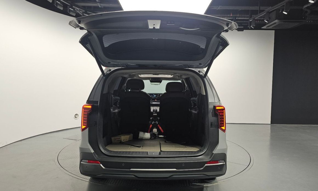 Kia Carnival 7-Seater Gravity, 2025