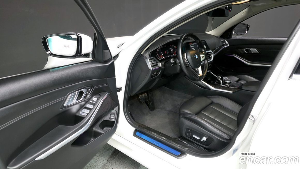 BMW 3-Series 320i Luxury, 2022