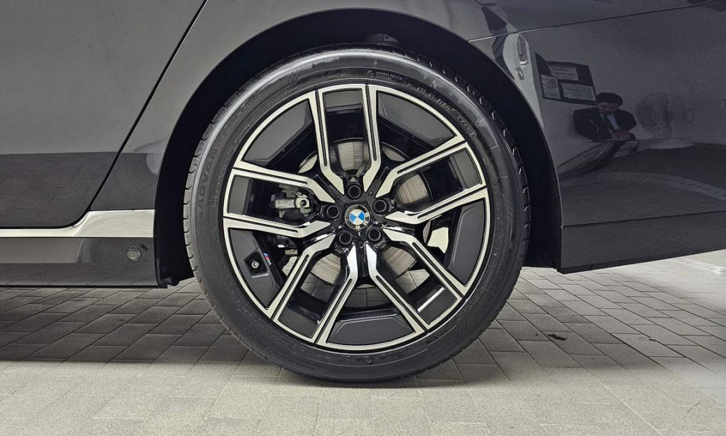 BMW 7-Series 740i xDrive M Sport, 2025