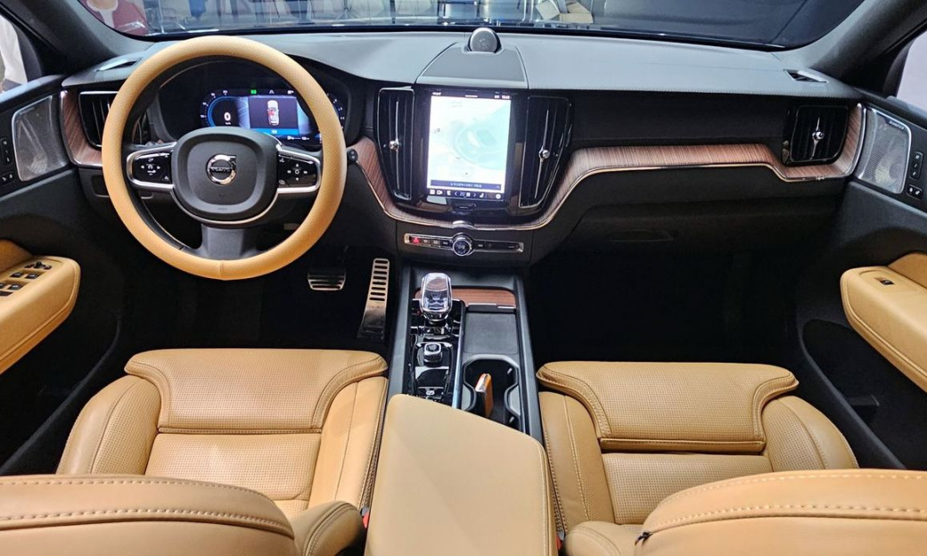 Volvo XC60 B6 Ultimate Bright, 2024