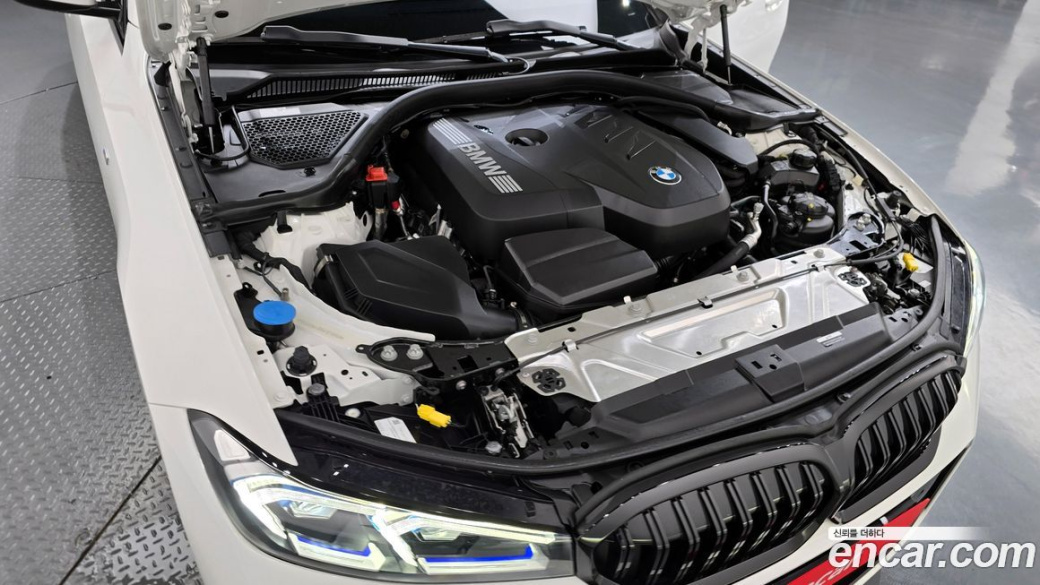 BMW 3-Series 320i M Sport, 2025