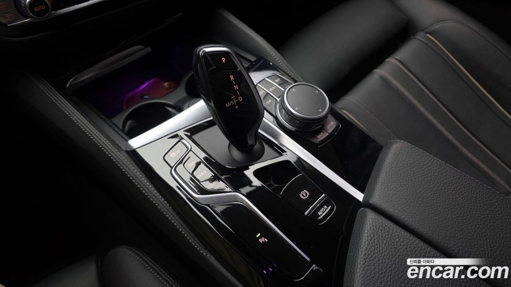 BMW 5-Series 520i Luxury, 2022