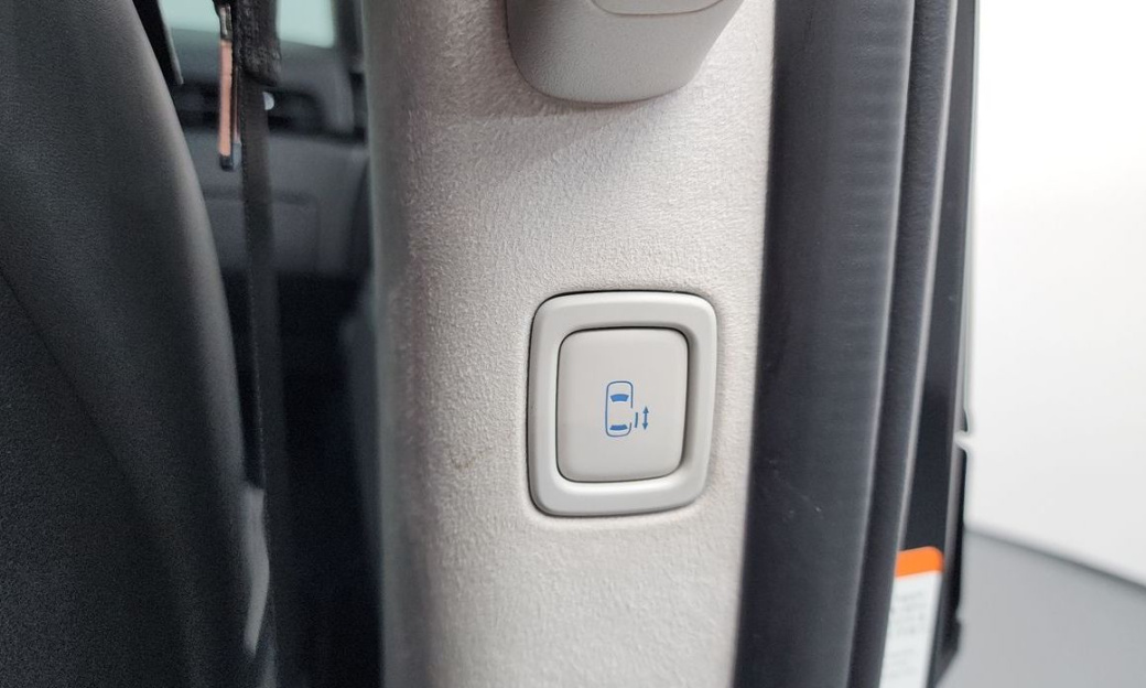 Hyundai Staria 4WD Lounge 7-Seater, 2025