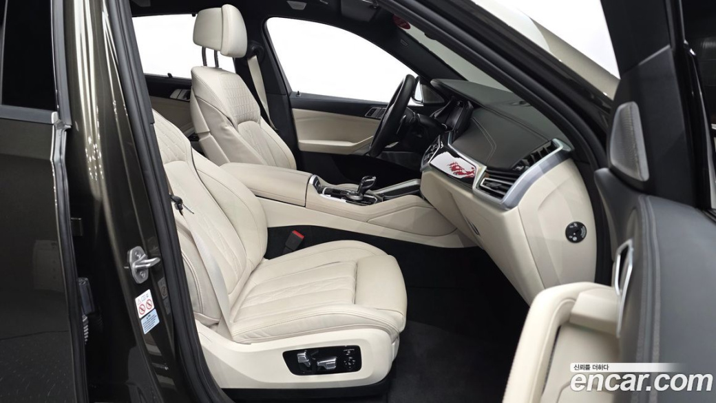BMW X6 M50i, 2022