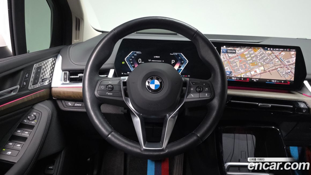 BMW 2-Series 220i Luxury, 2023