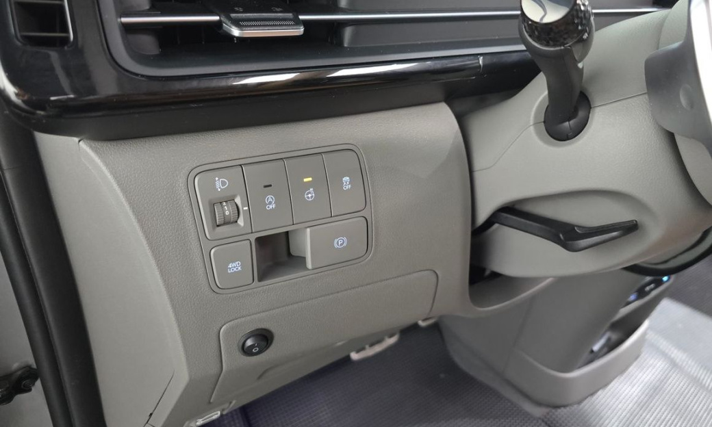 Hyundai Staria 4WD Lounge 9-Seater, 2025