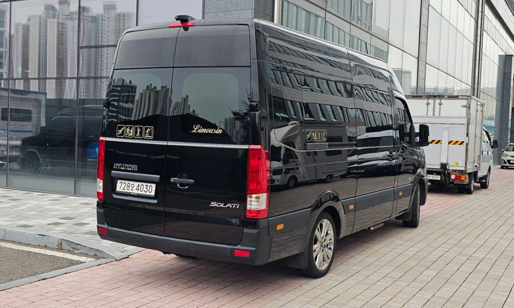 Hyundai Solati 16-seater, 2024