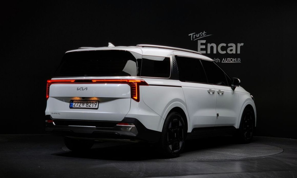 Kia Carnival 9-Seater Signature, 2024