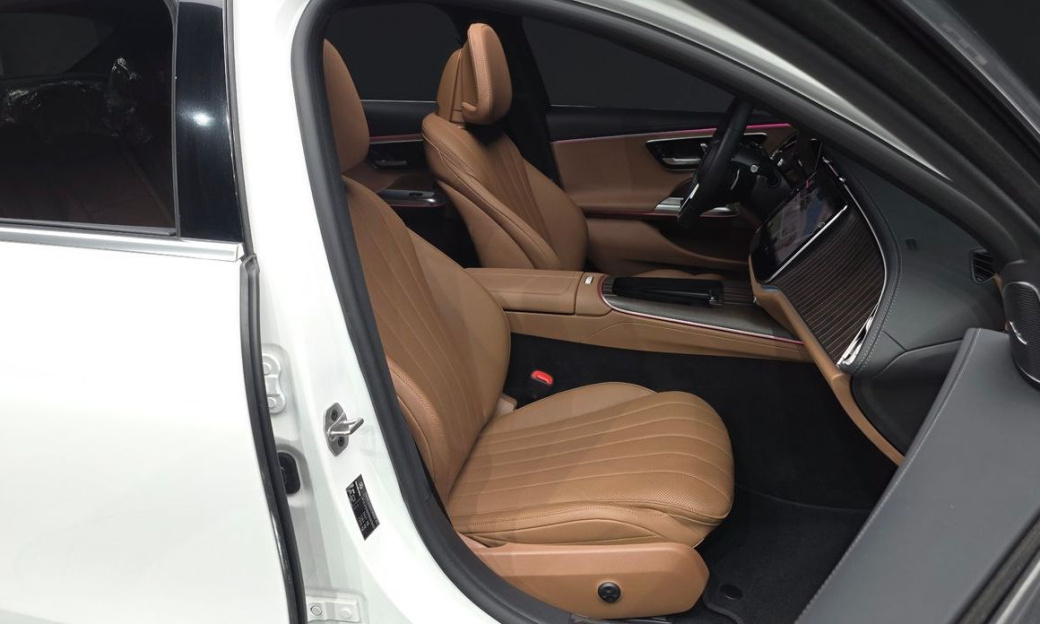 Mercedes-Benz E-Class E300 4MATIC Exclusive, 2024