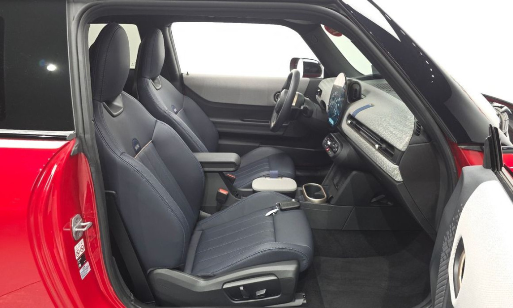 Mini Cooper Favoured, 2025
