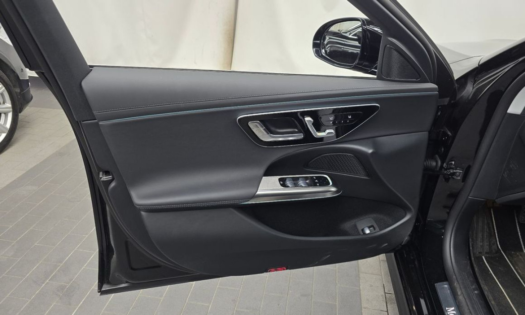 Mercedes-Benz E-Class E200 Avantgarde, 2025