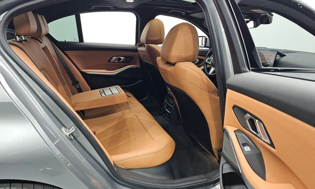 BMW 3-Series 320i M Sport, 2024