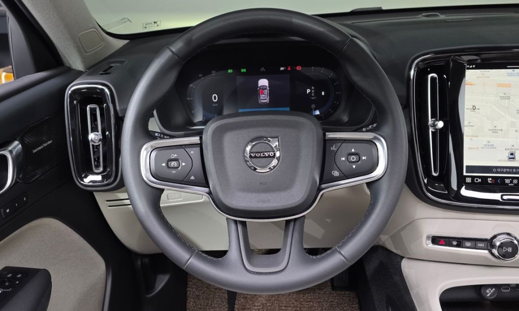 Volvo XC40 B4 Ultimate Bright, 2024
