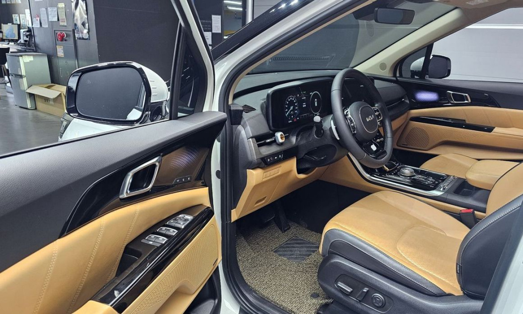 Kia Carnival 9-Seater Signature, 2023