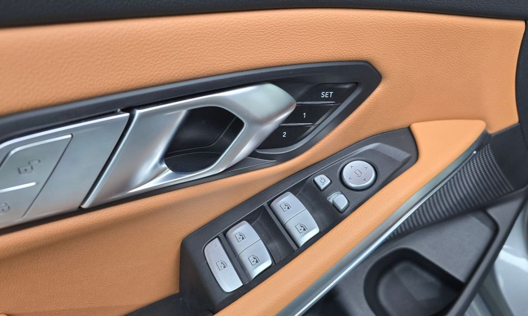BMW 3-Series 320i, 2025