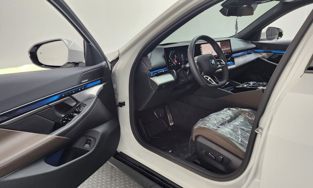 BMW 5-Series 520i M Sport, 2025