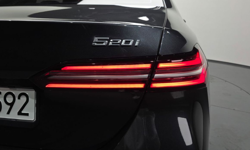 BMW 5-Series 520i, 2024