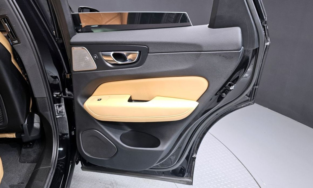 Volvo XC60 B5 Inscription, 2022