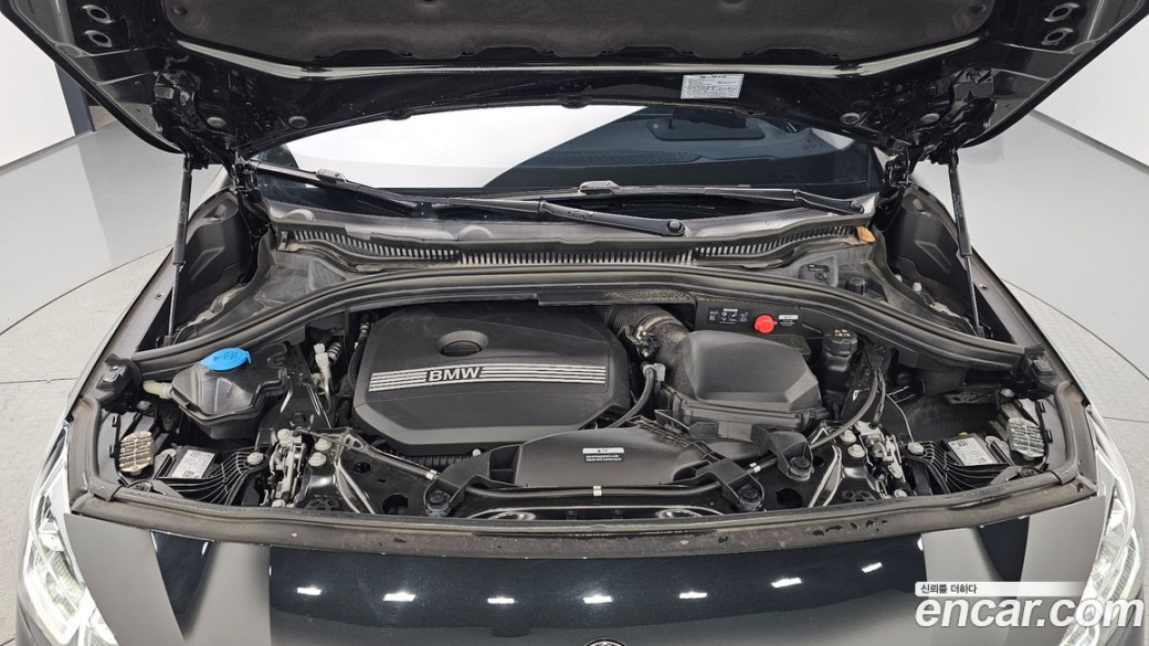 BMW 2-Series 220i Luxury, 2023