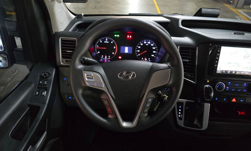 Hyundai Solati 15-seater, 2022